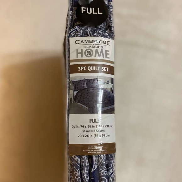 Cambridge Classics Home 3-Piece Quilt Set NEW In Package!! 🌺 - Picture 3 of 3